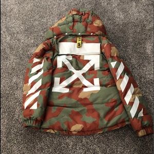 *OFF WHITE TWO PIECE PUFF JACKET.